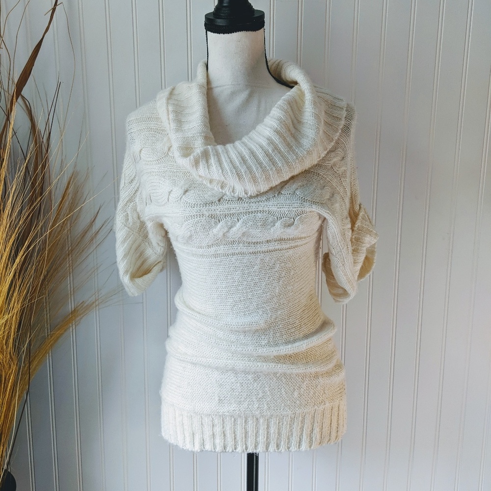 5/$25 ⬇️ Planet Gold Cream Cowl Neck Sweat…